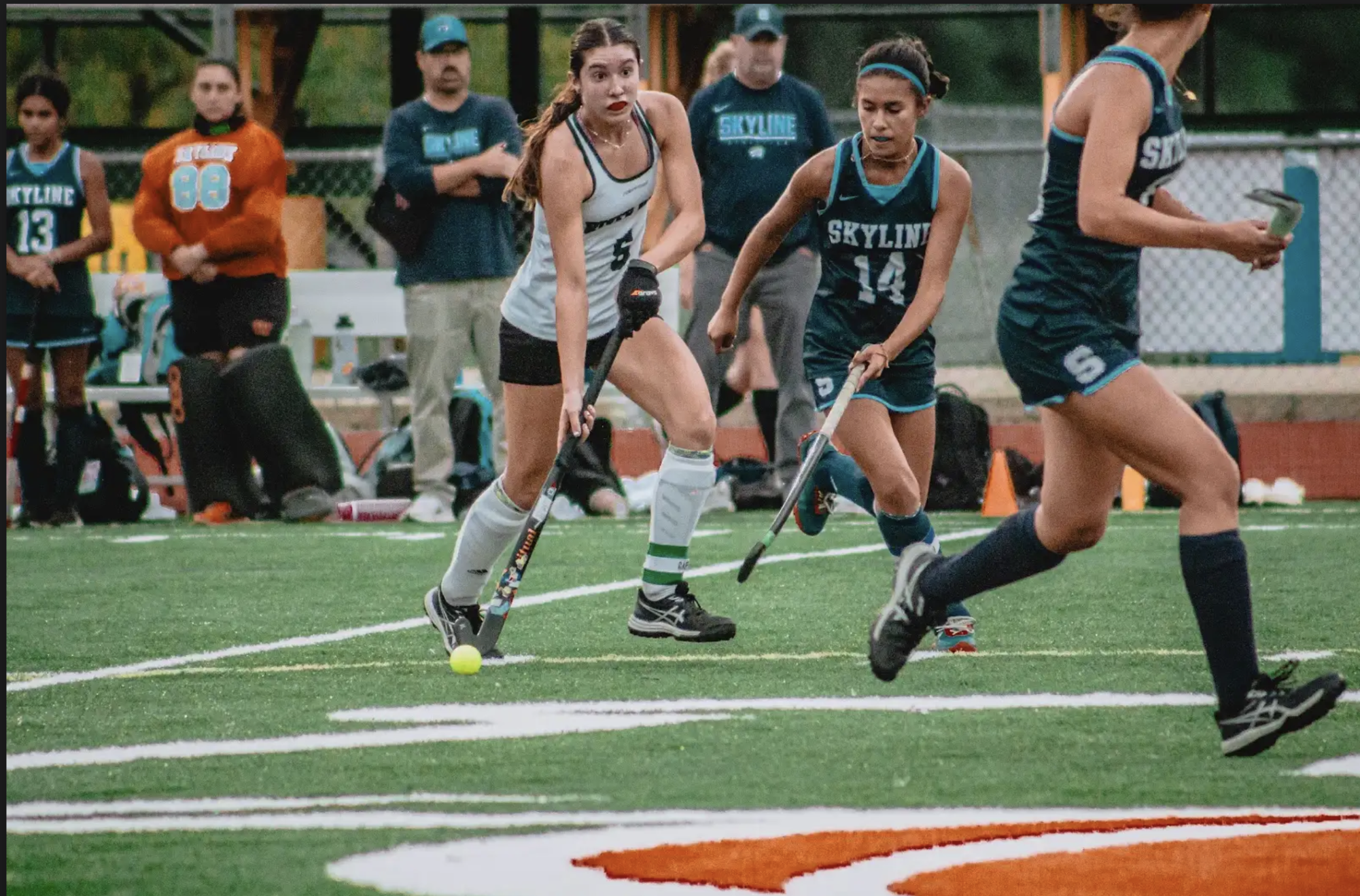 Huntzicker takes the ball up the field. (Photo by Isabella Yip)